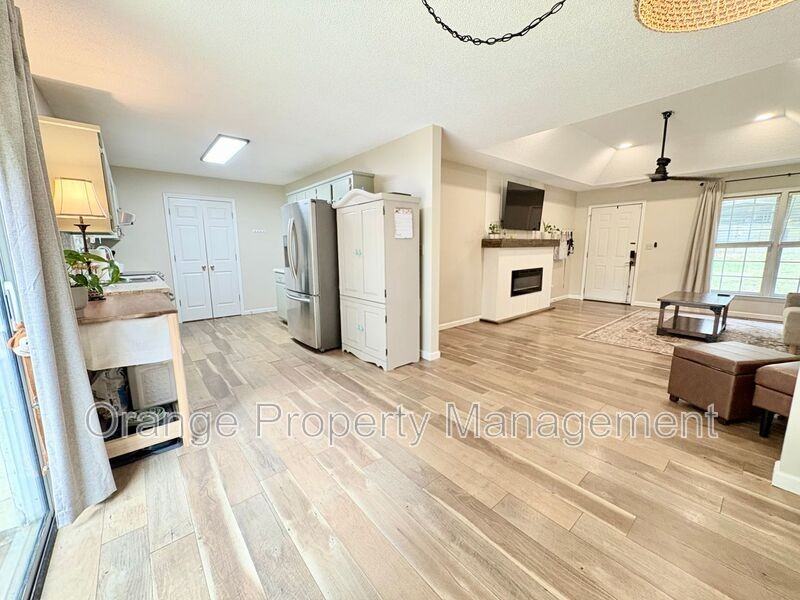 415 Mayfield Drive - Photo 5 of 24