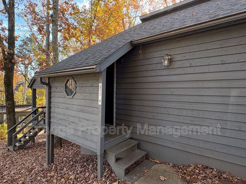 212 Pelican Ln - Photo 2 of 17