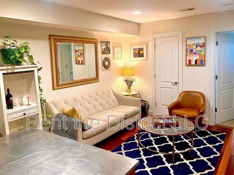 1424 L St Se #101 - Photo 3 of 13