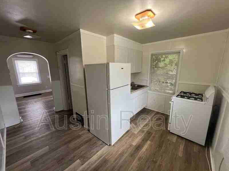 8836 Graceland Avenue - Photo 3 of 6