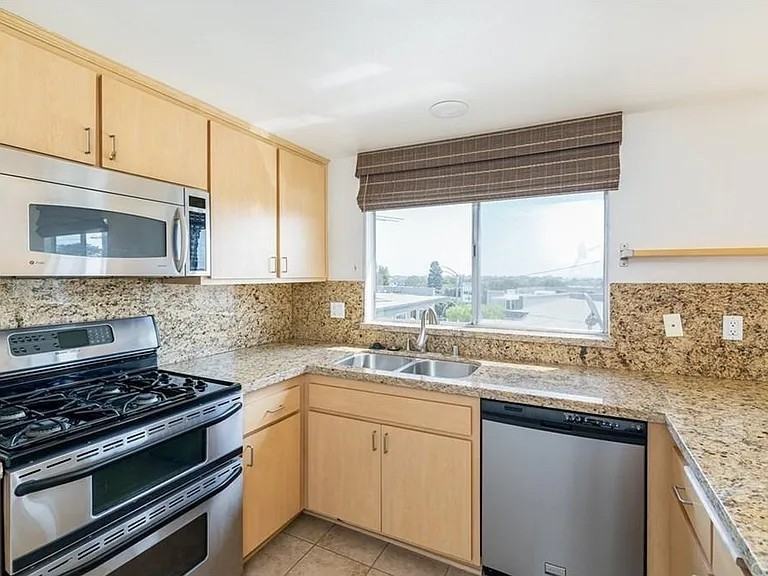 776 Manhattan Beach Blvd #B - Photo 2 of 6