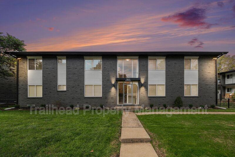 8316 Robinson St - Photo 4 of 35