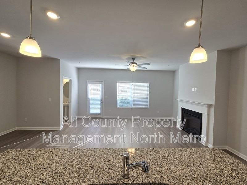 438 Lanier Cir - Photo 3 of 21