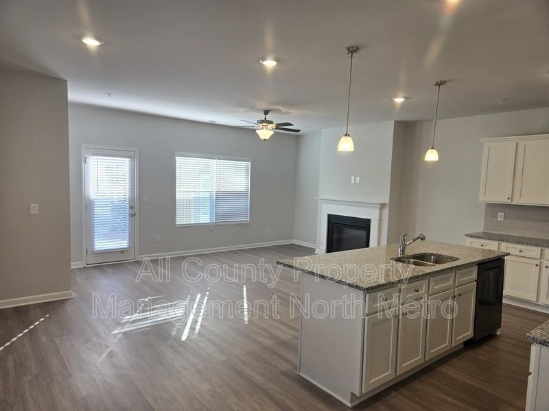 438 Lanier Cir - Photo 5 of 21