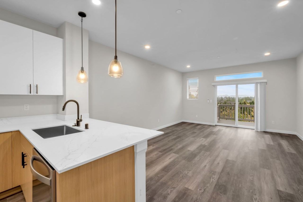 15613 Admiralty Way #B2 - Photo 6 of 26