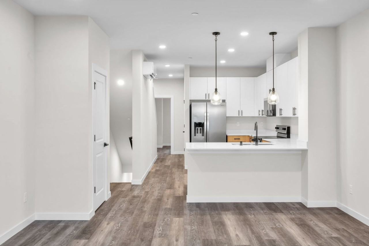 15613 Admiralty Way #B2 - Photo 5 of 26