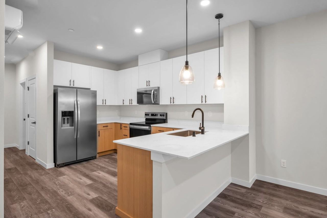 15613 Admiralty Way #B2 - Photo 3 of 26