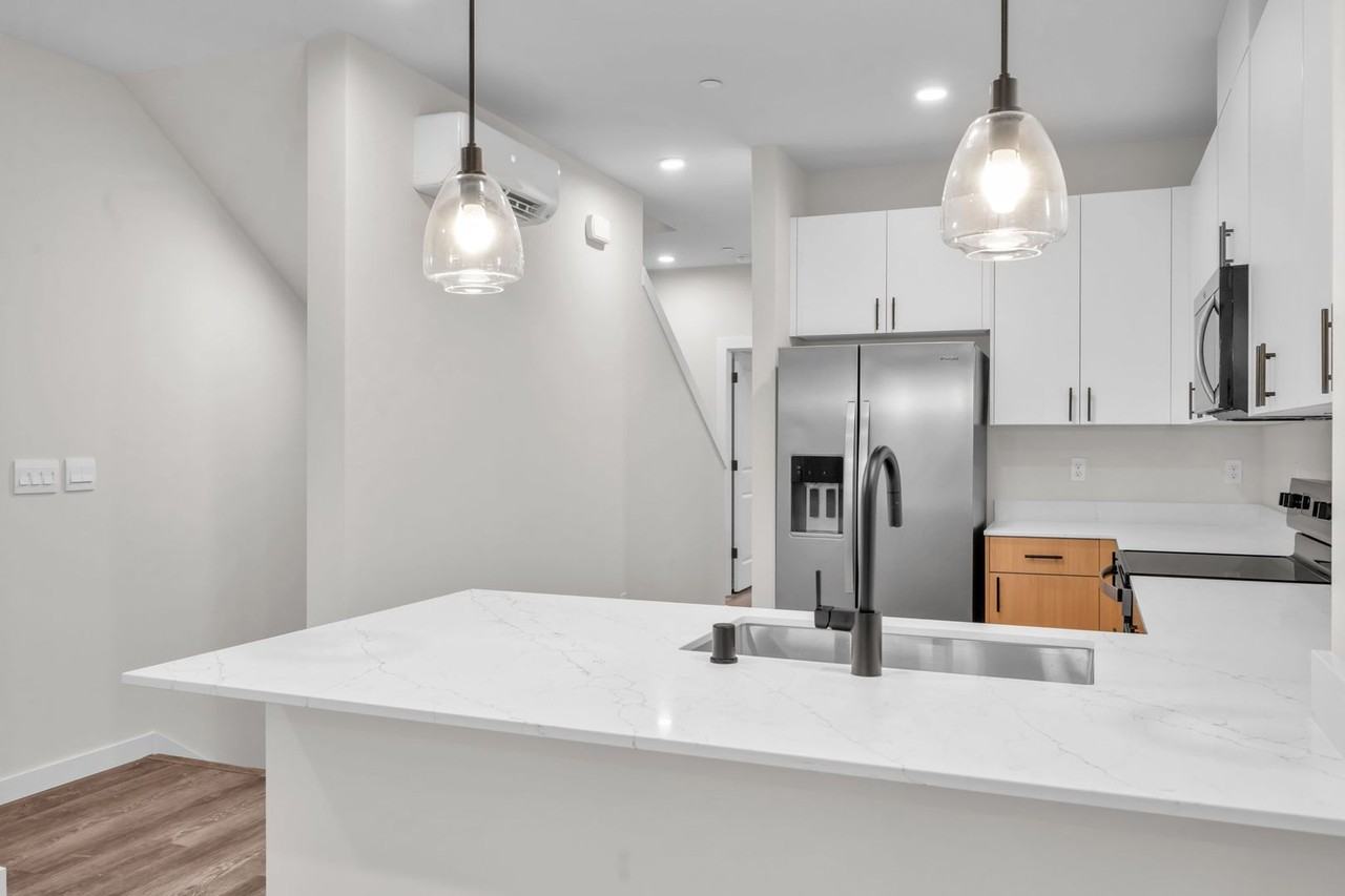15613 Admiralty Way #B2 - Photo 4 of 26