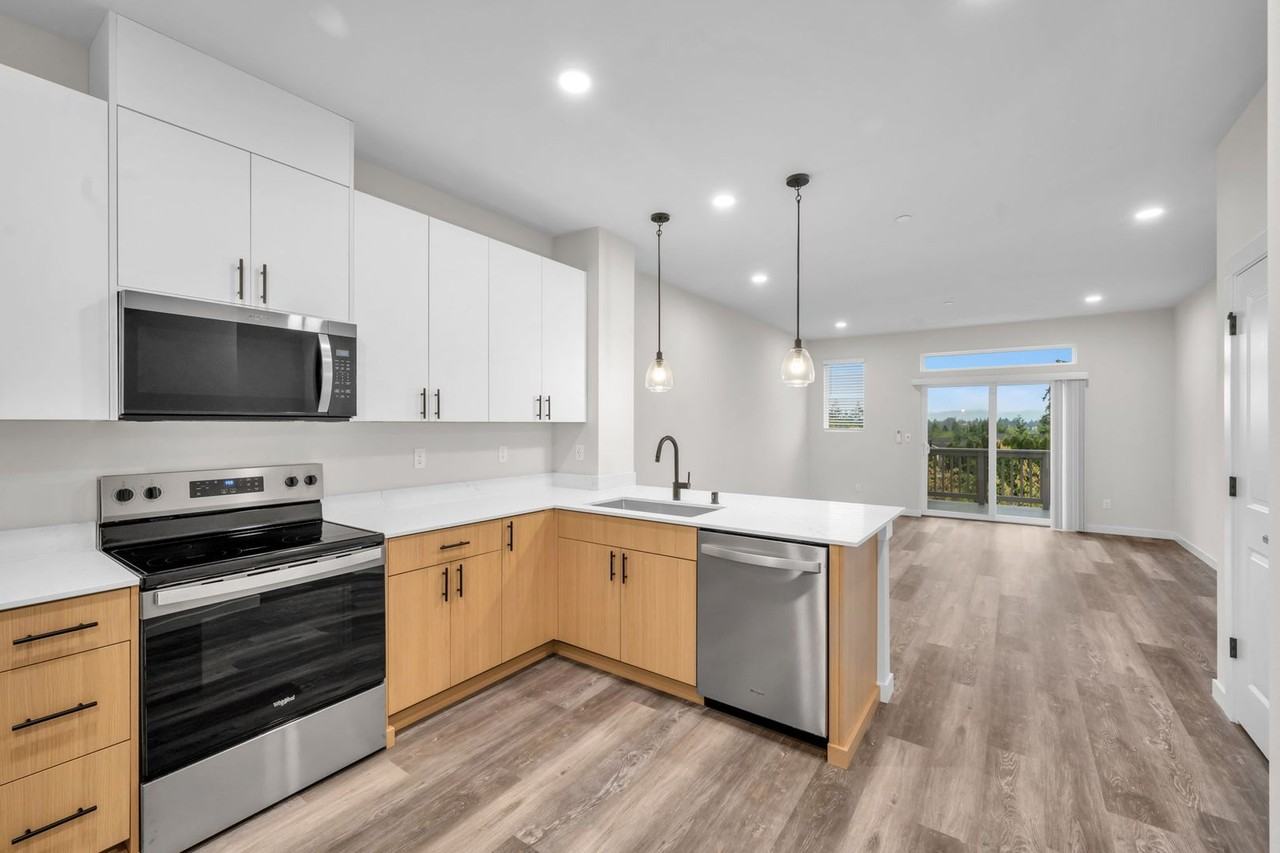 15613 Admiralty Way #B2 - Photo 2 of 26