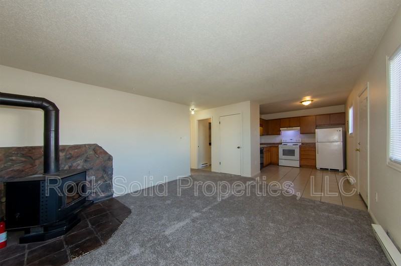 1825 Edgewater Ave - Photo 2 of 21