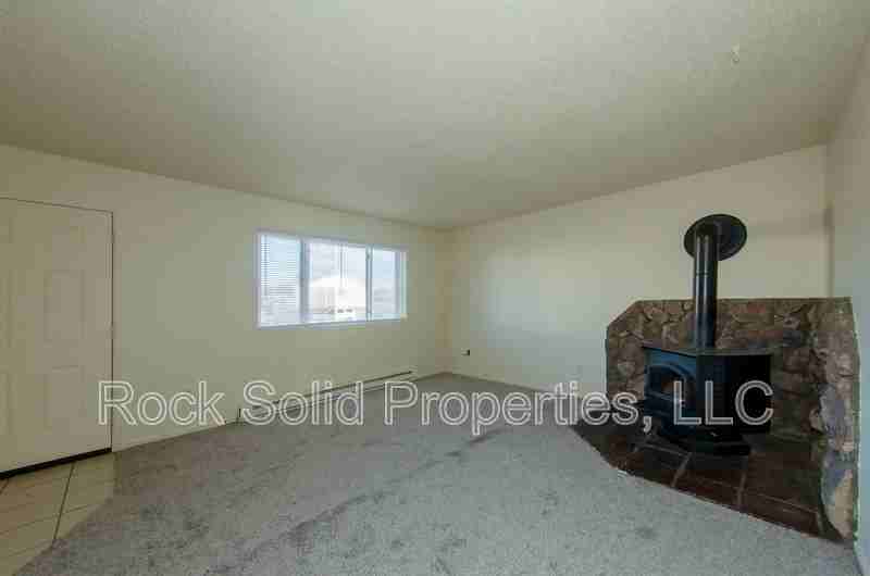 1825 Edgewater Ave - Photo 5 of 21