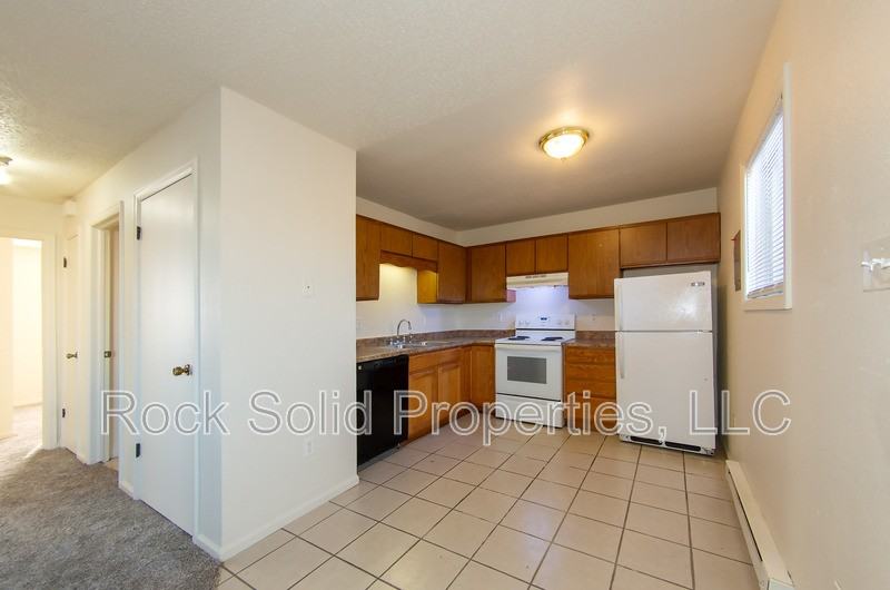 1825 Edgewater Ave - Photo 6 of 21