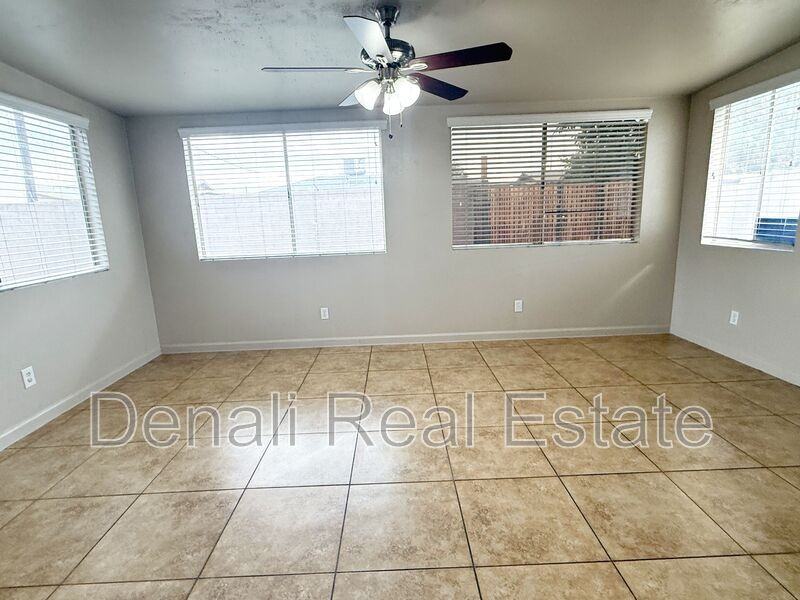 348 E 8th Dr - Photo 5 of 23