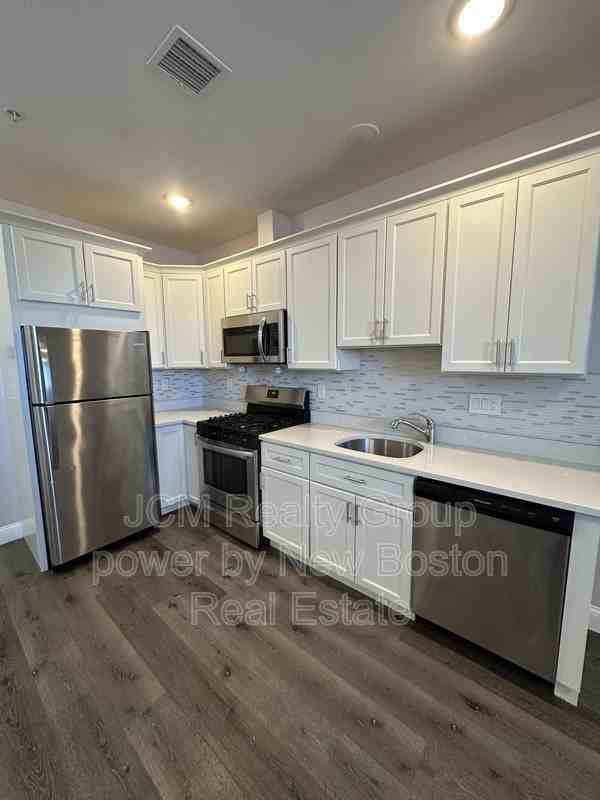 191 North Common Street - Photo 3 of 16