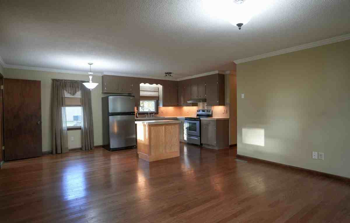 116 Harriet Ln - Photo 2 of 13