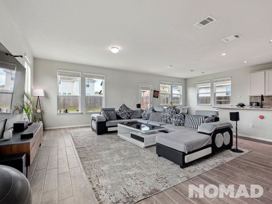 101 Crescent Street - Photo 5 of 27