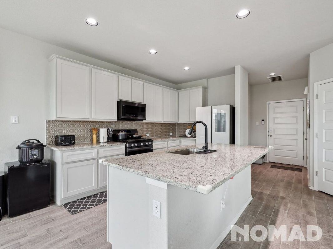 101 Crescent Street - Photo 6 of 27