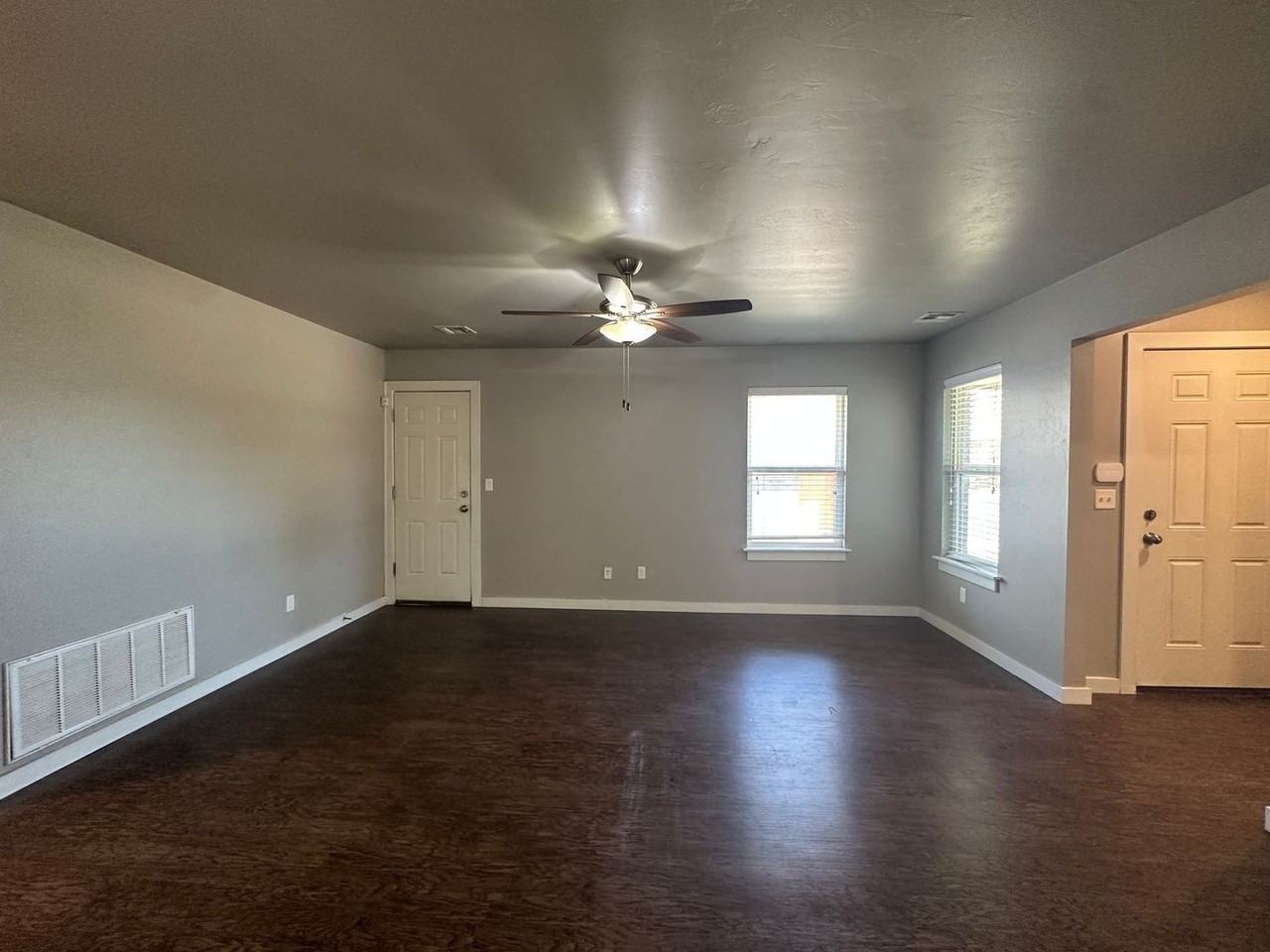 749 Southwest 13th Street - Photo 3 of 33