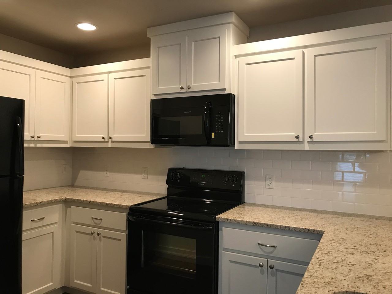 749 Southwest 13th Street - Photo 7 of 33