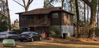 6934 Southwest 17th Place - Photo 1 of 1