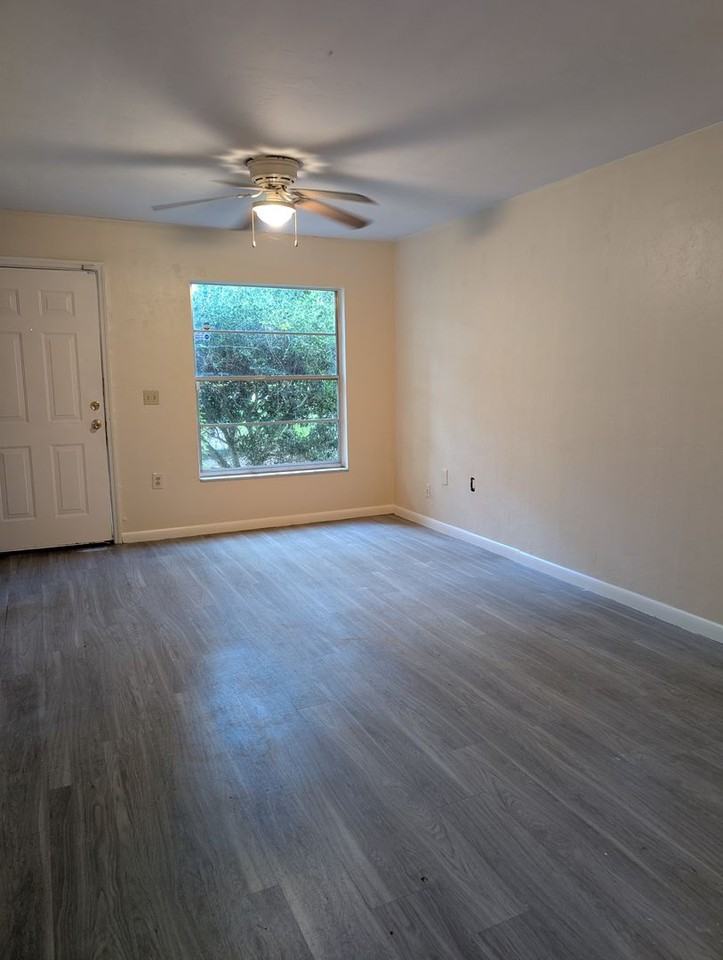 6934 Southwest 17th Place - Photo 2 of 11