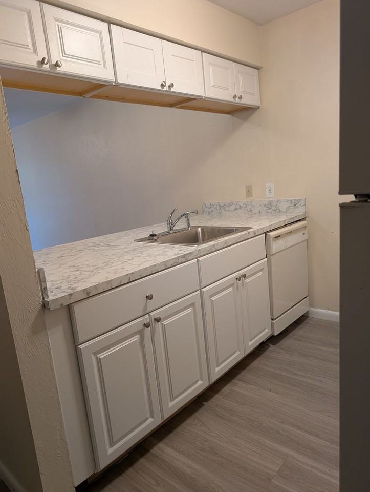 6934 Southwest 17th Place - Photo 4 of 11