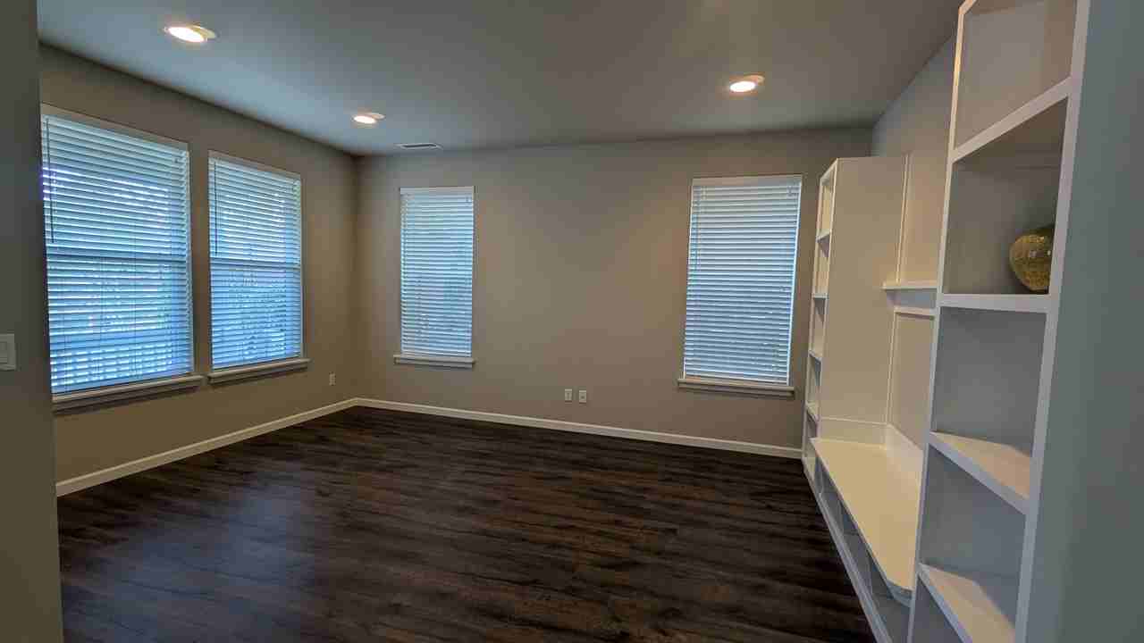 607 77th Dr Se - Photo 2 of 31