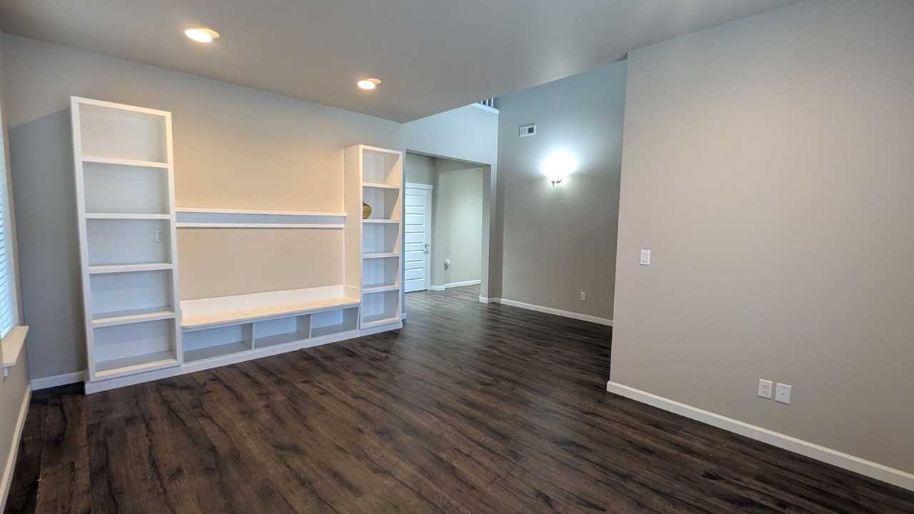 607 77th Dr Se - Photo 3 of 31