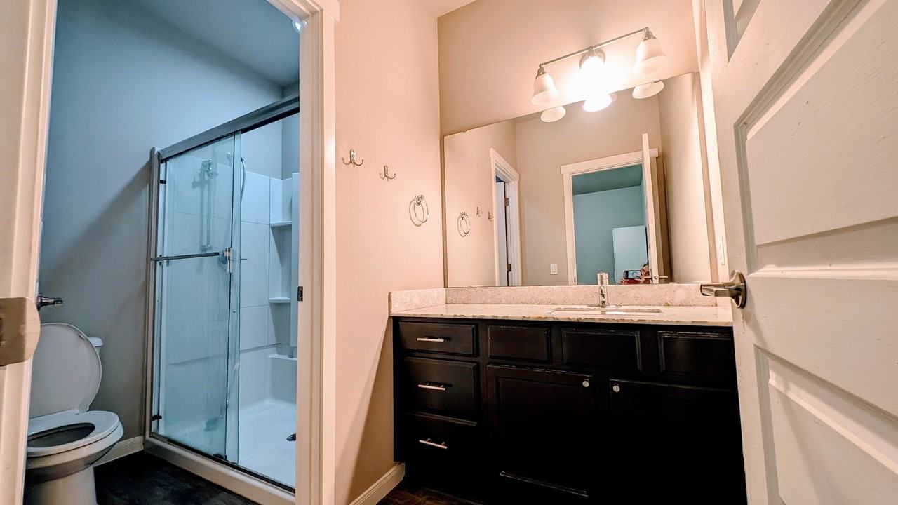 607 77th Dr Se - Photo 6 of 31