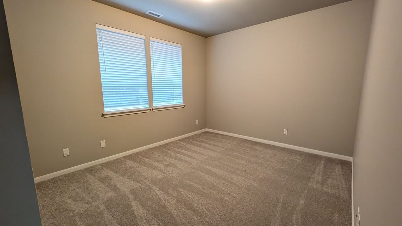 607 77th Dr Se - Photo 7 of 31