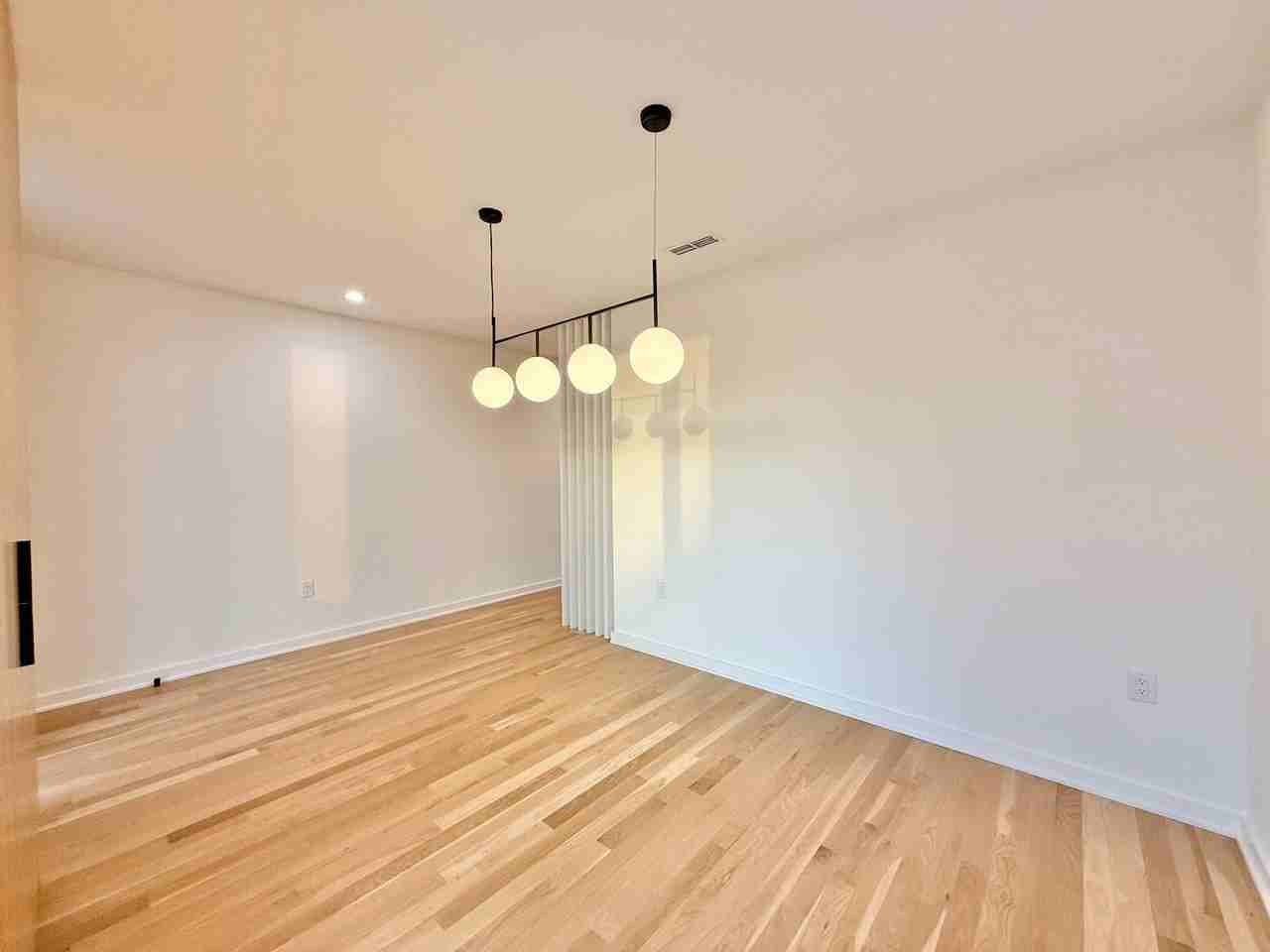 511 S Bloodworth St - Photo 4 of 30