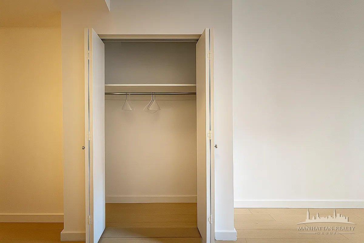 East 39th Street #7K - Photo 2 of 12