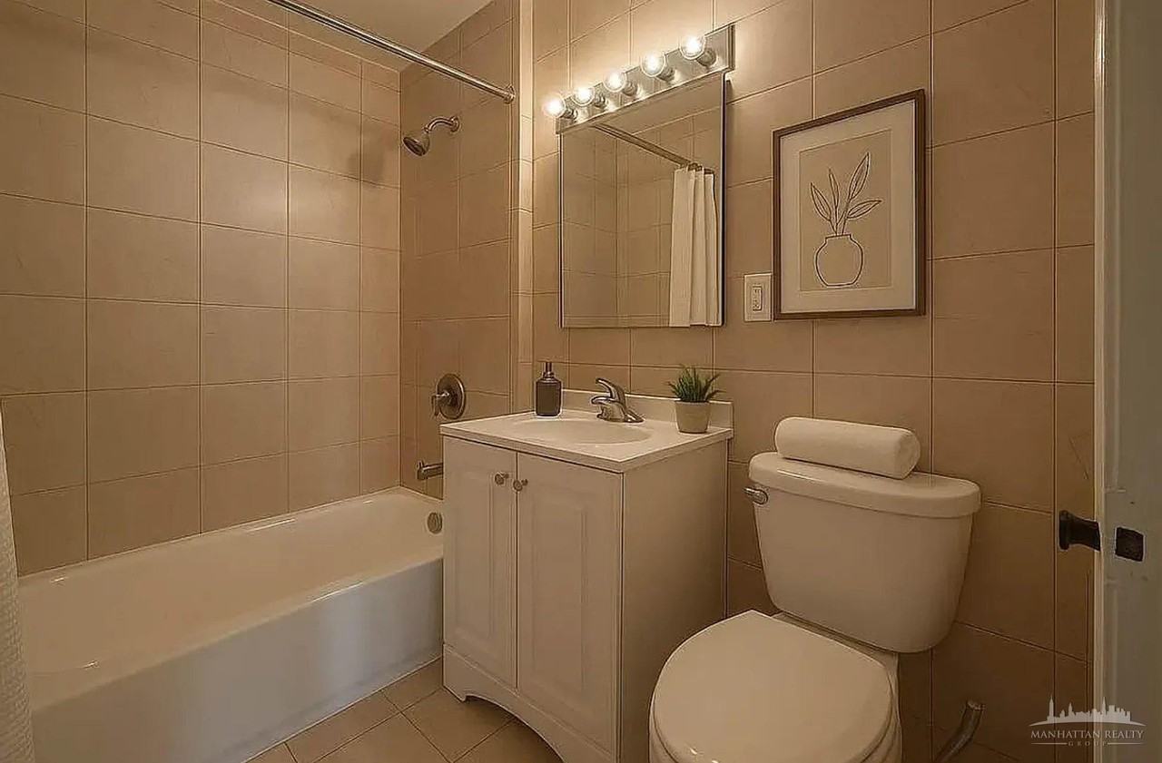 East 49th Street #2P - Photo 2 of 5