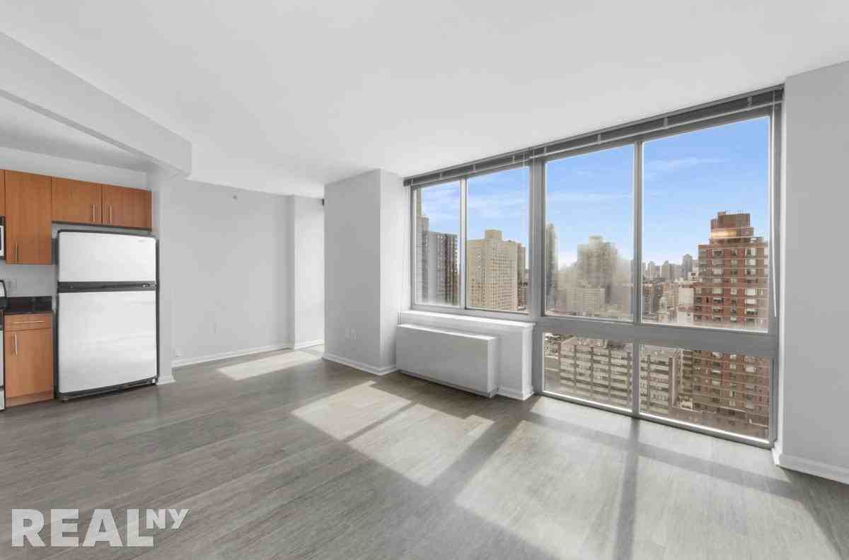 East 92nd Street #31D - Photo 4 of 6