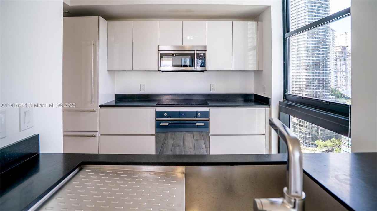 Brickell Plaza & SE 10th St - Photo 5 of 21