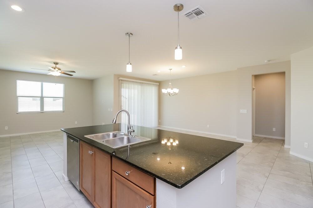 654 West Glen Canyon Drive - Photo 6 of 16