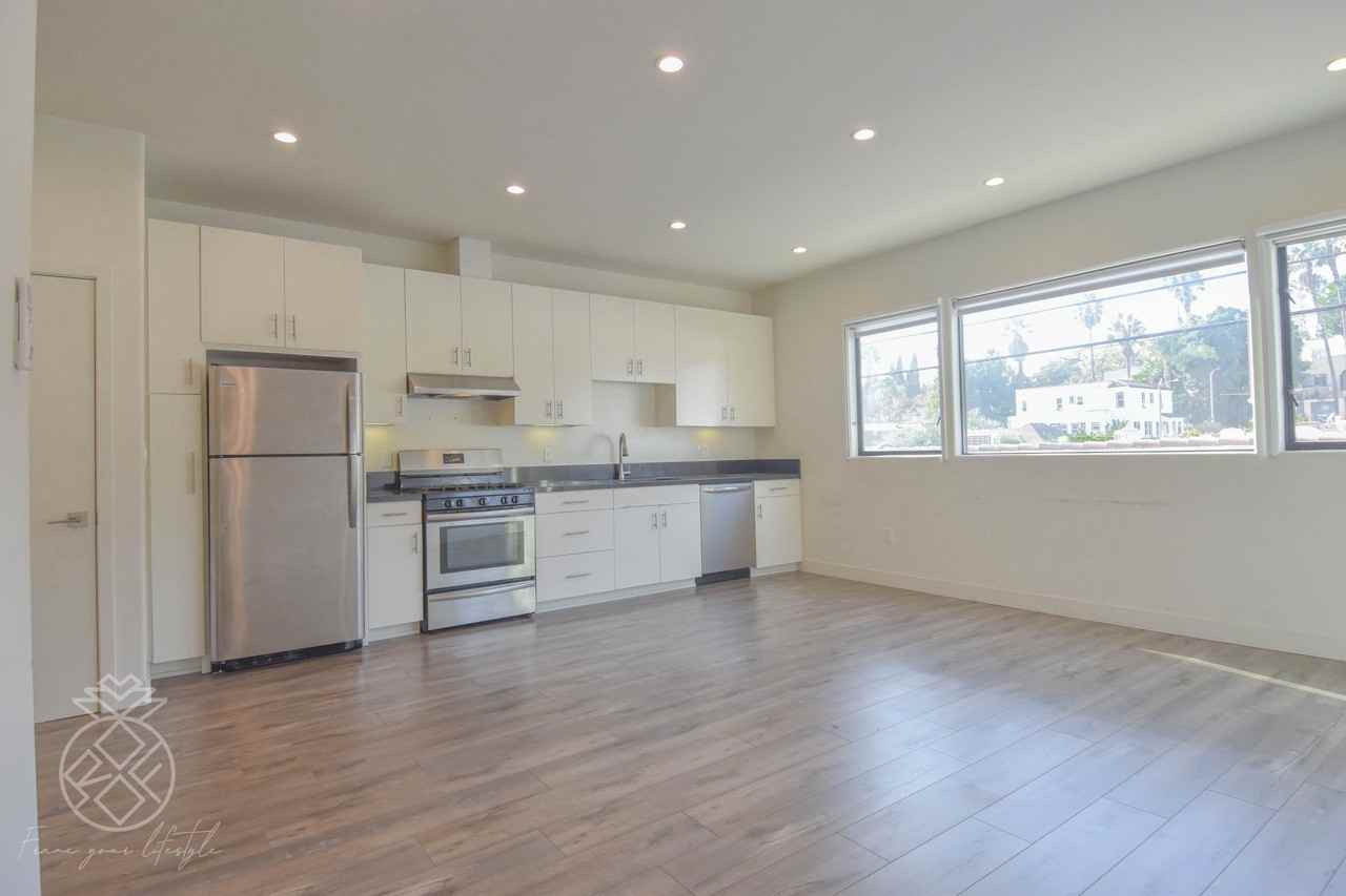 905 Parkman Avenue #905 1/2 - Photo 5 of 23