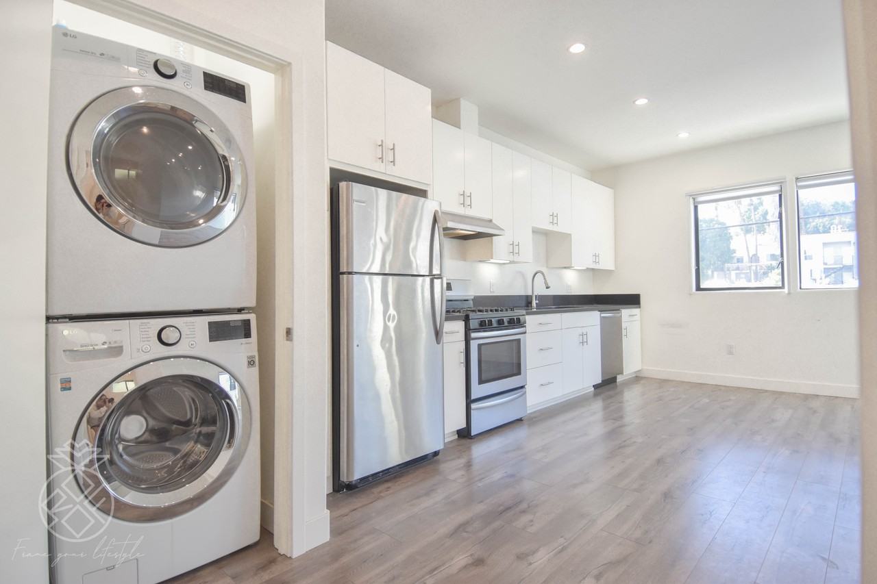 905 Parkman Avenue #905 1/2 - Photo 6 of 23