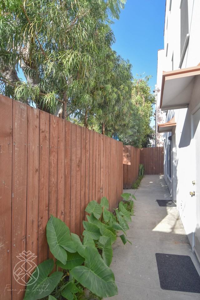 905 Parkman Avenue #905 1/2 - Photo 2 of 23