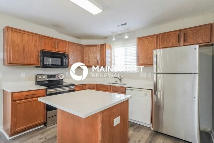 5605 Hiddenlake Dr - Photo 5 of 17