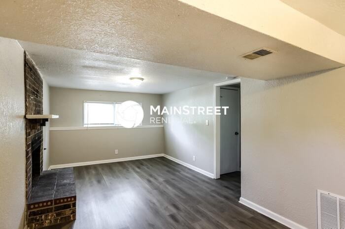 19801 E Millhaven St - Photo 3 of 17