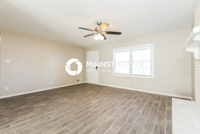 219 Deerfield Dr - Photo 3 of 16