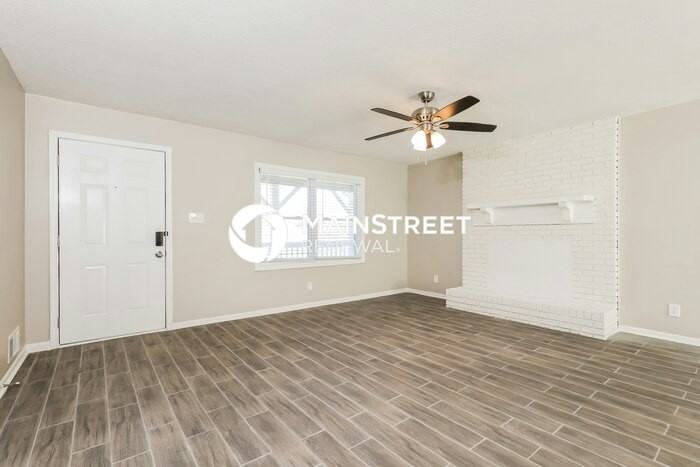 219 Deerfield Dr - Photo 4 of 16