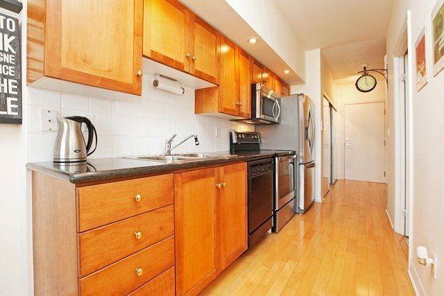 270 Wellington Street West #PH22 - Photo 4 of 15