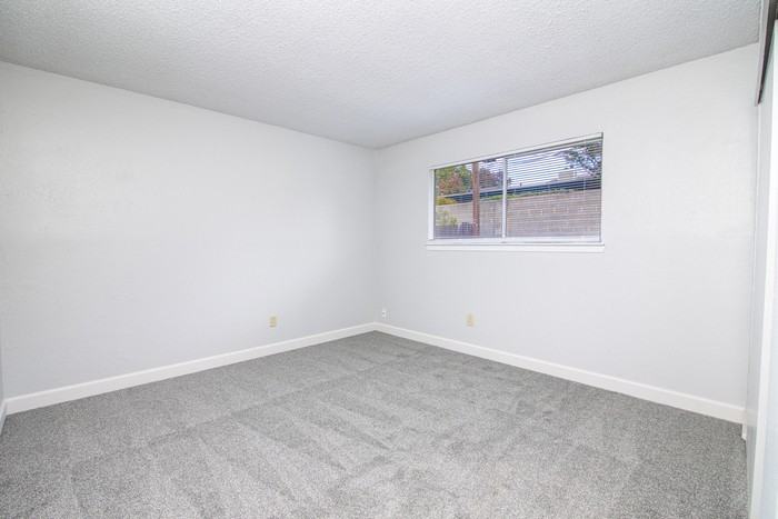 10242 South White Rock Road - Photo 4 of 10