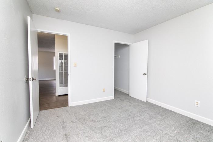 10242 South White Rock Road - Photo 5 of 10