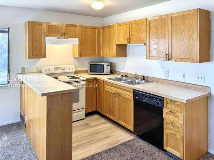 1812 17th St #103 - Photo 3 of 18