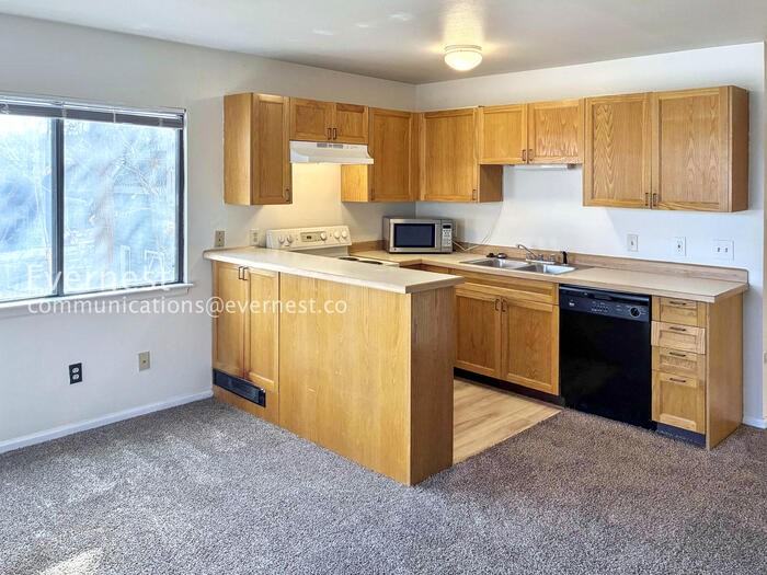 1812 17th St #103 - Photo 2 of 18