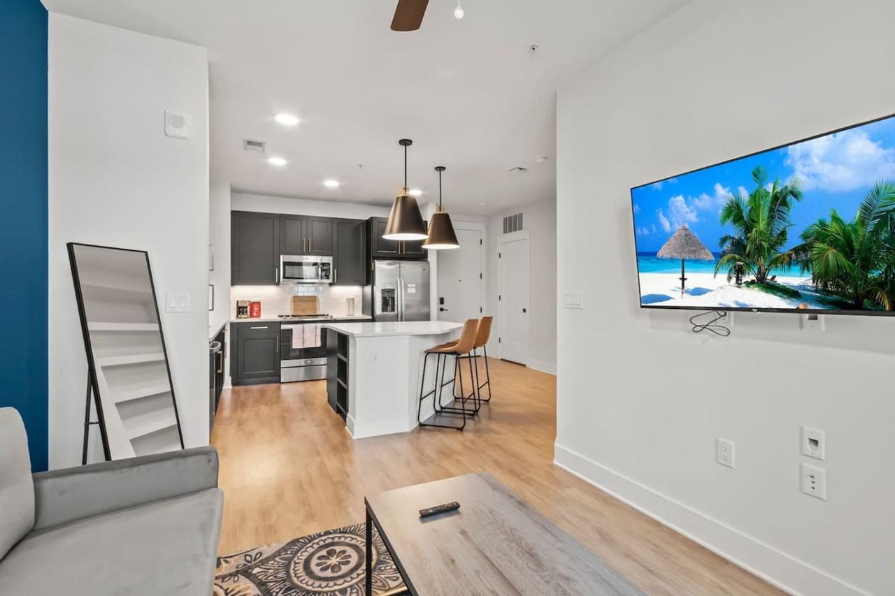 2317 W Grace St #1312497P - Photo 2 of 23