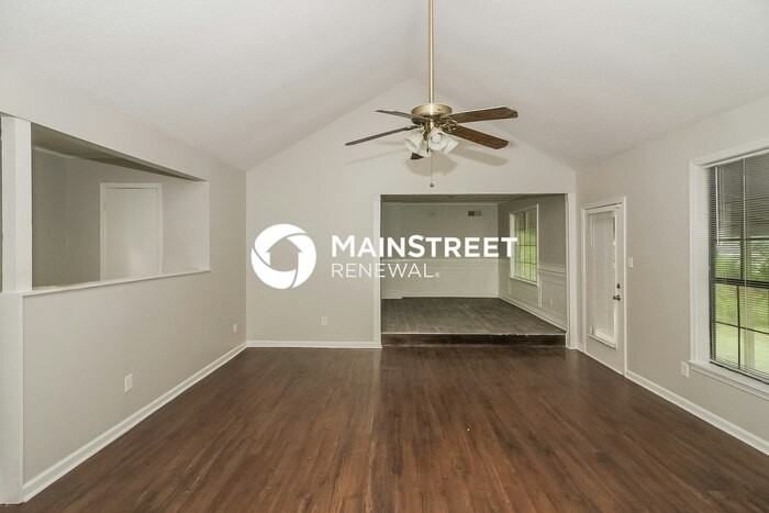 6063 Colonyhill Dr - Photo 2 of 16